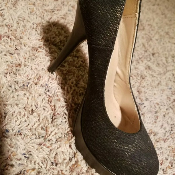 Heels - Picture 2 of 3